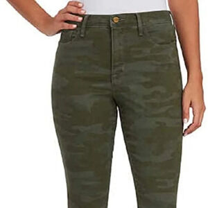 Social Standard by Sanctuary High Rise Skinny Jeans in Prosperity Camo - Size 29